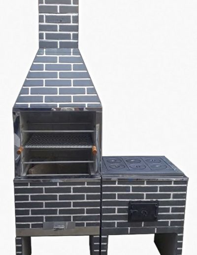 Dinho Churrasqueiras cor cinza e branco com fogão a lenha2